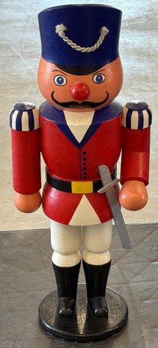 Sehr großer holz soldat - sehr,